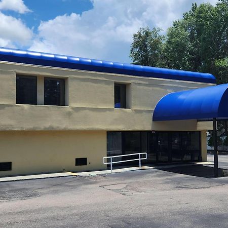 Travelodge By Wyndham Gainesville Exterior photo