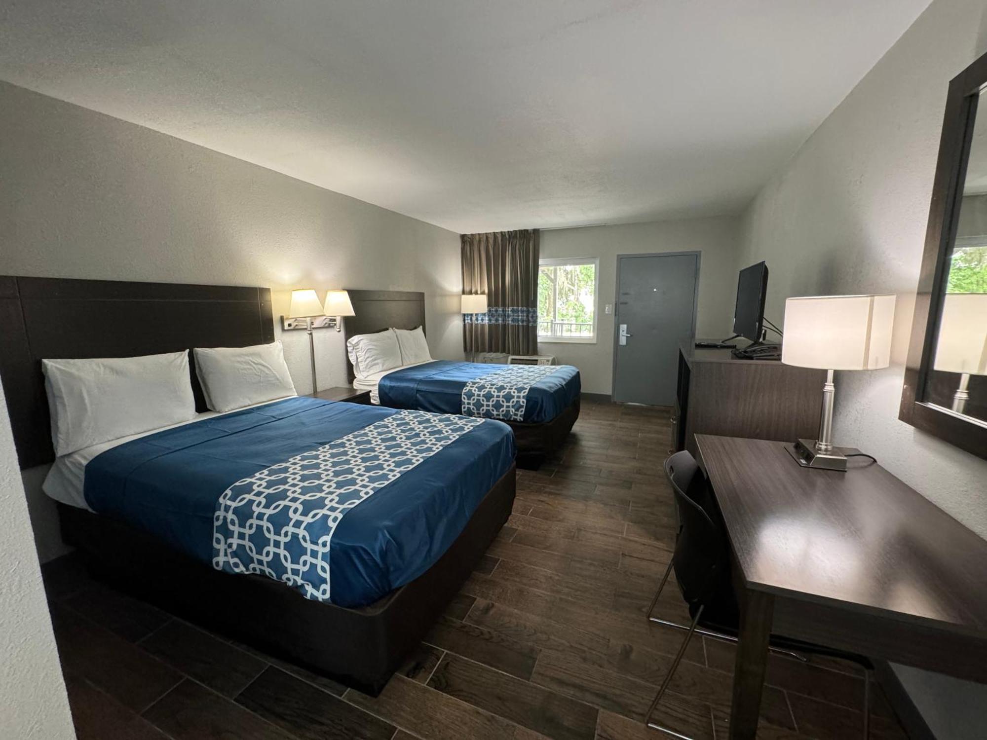 Travelodge By Wyndham Gainesville Exterior photo