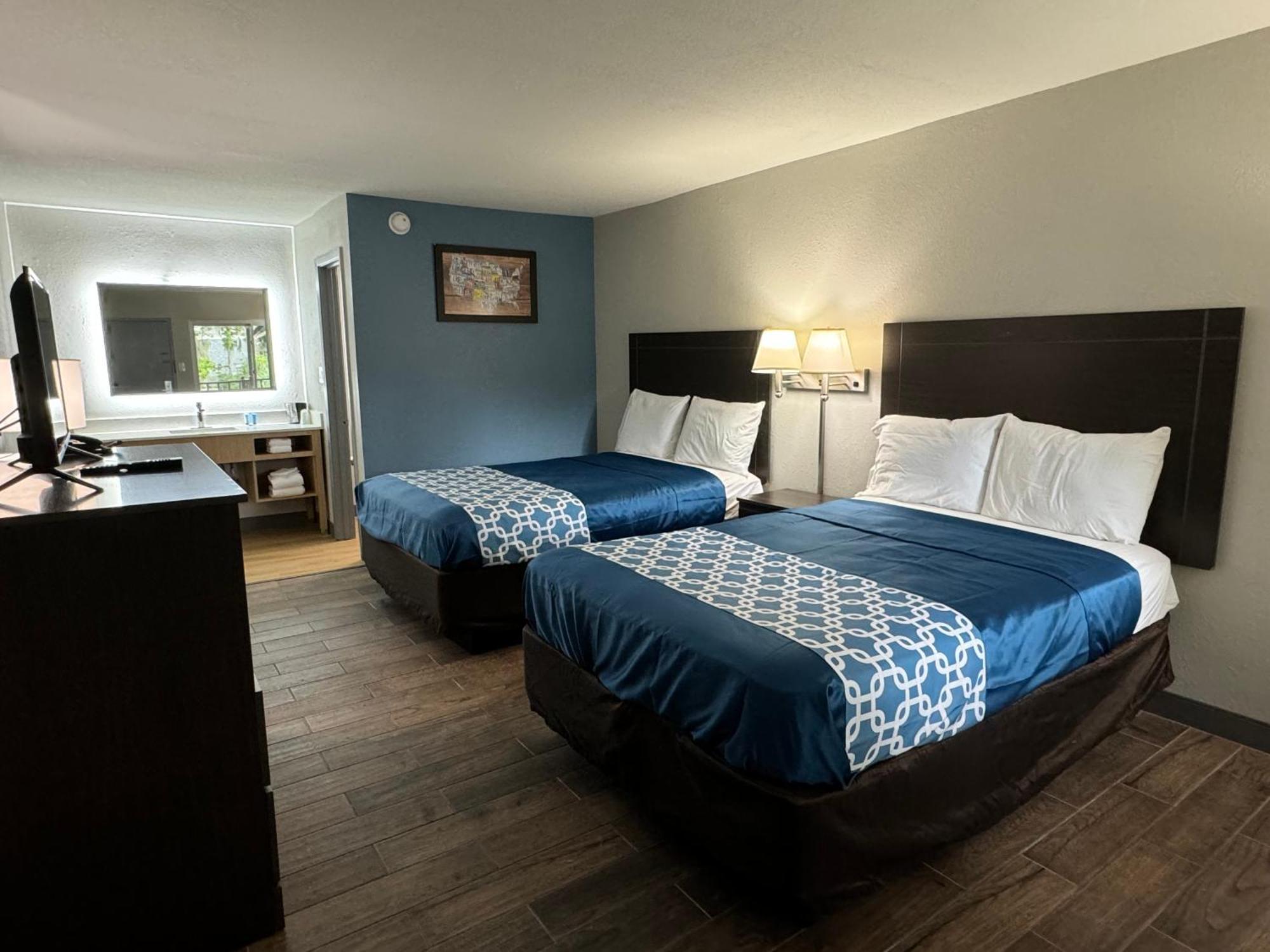 Travelodge By Wyndham Gainesville Exterior photo