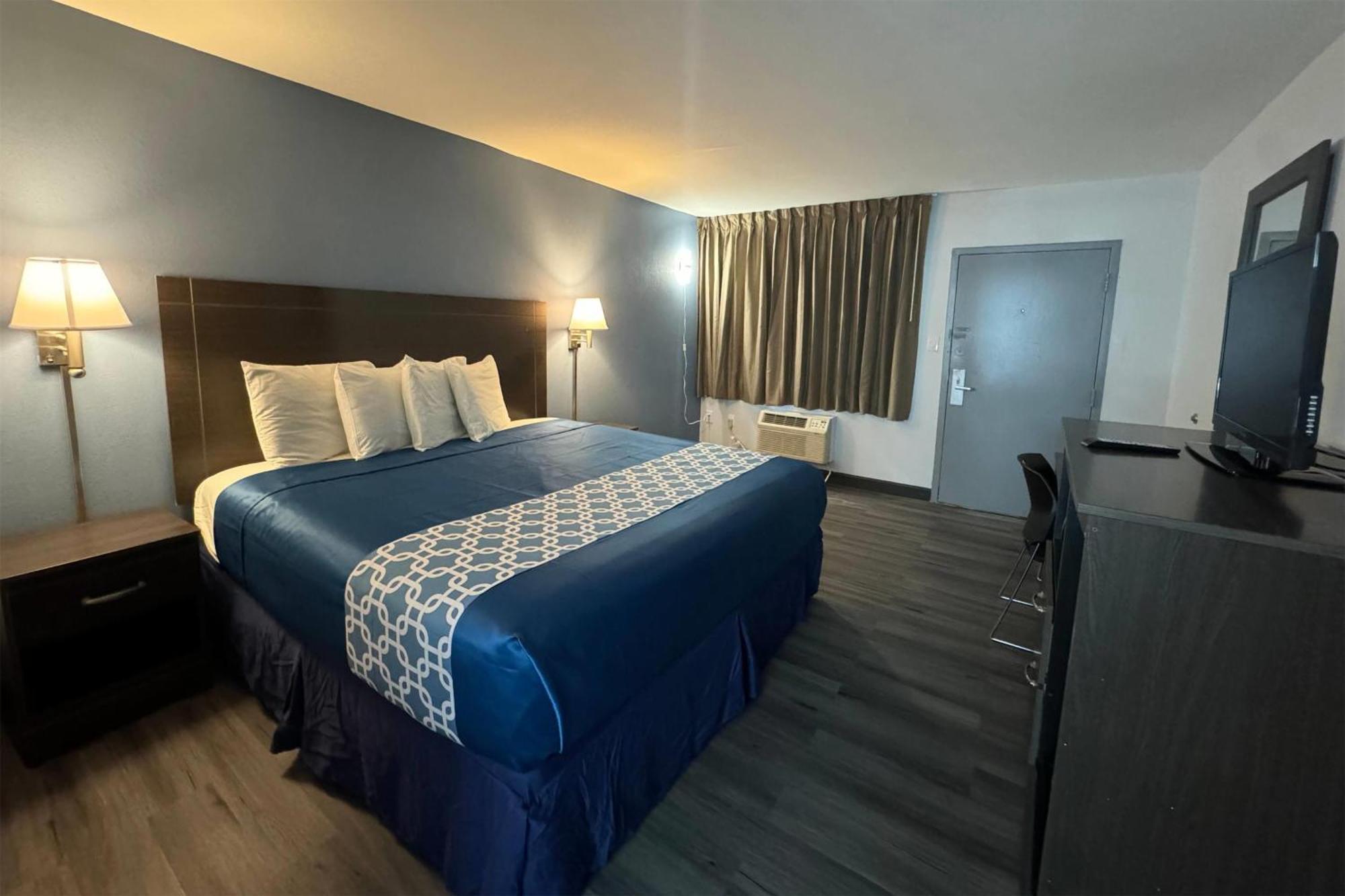 Travelodge By Wyndham Gainesville Exterior photo